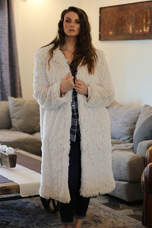 PLUS SIZE FUZZY FAUX FUR COAT